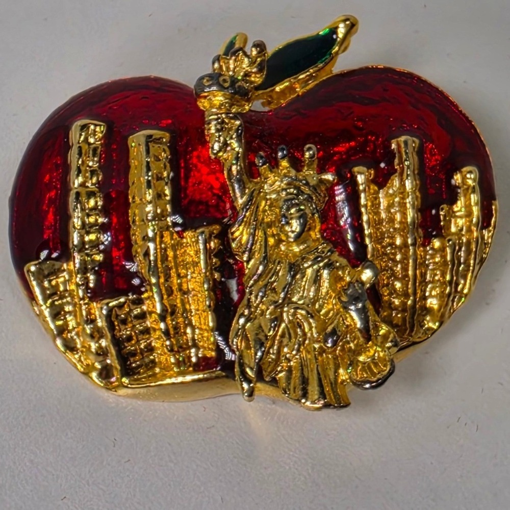 New York City Big Apple Brooch Gold Tone Skyline Liberty Red Enamel Pin Vintage